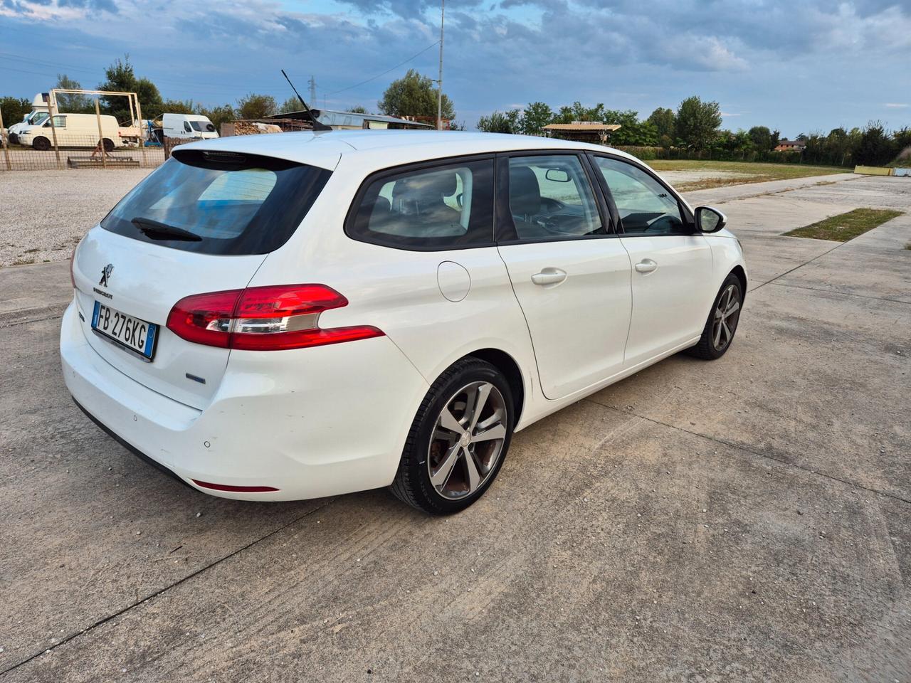 Peugeot 308 BlueHDi 100 S&S SW Access