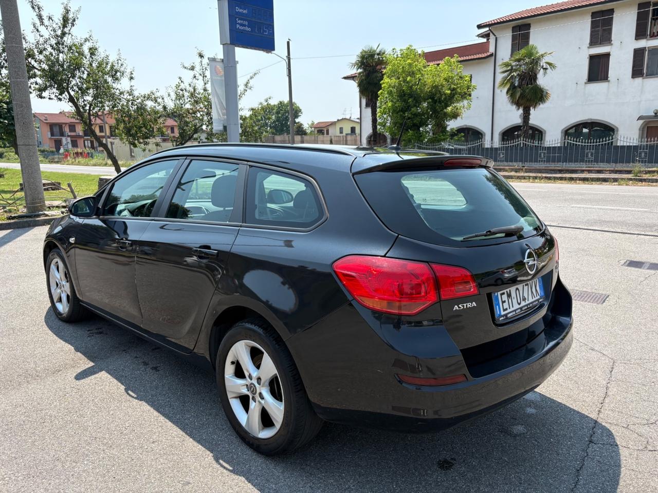 Opel Astra 1.7 CDTI 110CV Sports Tourer Cosmo
