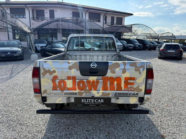 NISSAN NP300 2.5 D 2p. King Cab Easy Chassis