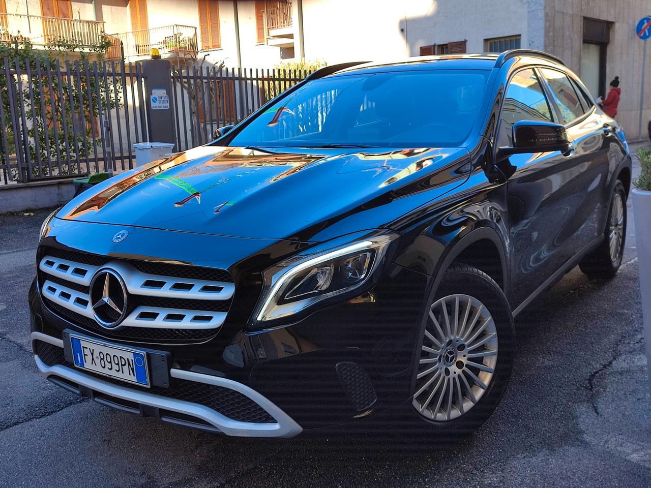 Mercedes-benz GLA 180 Night Edition Navi/Led/telecamera/portellone elettr.