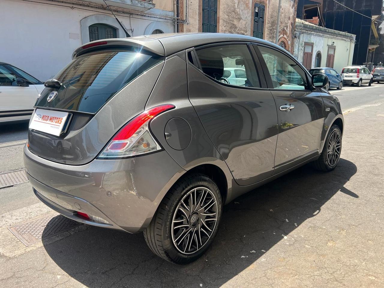 Lancia Ypsilon 1.2 69 CV 5 porte Platinum
