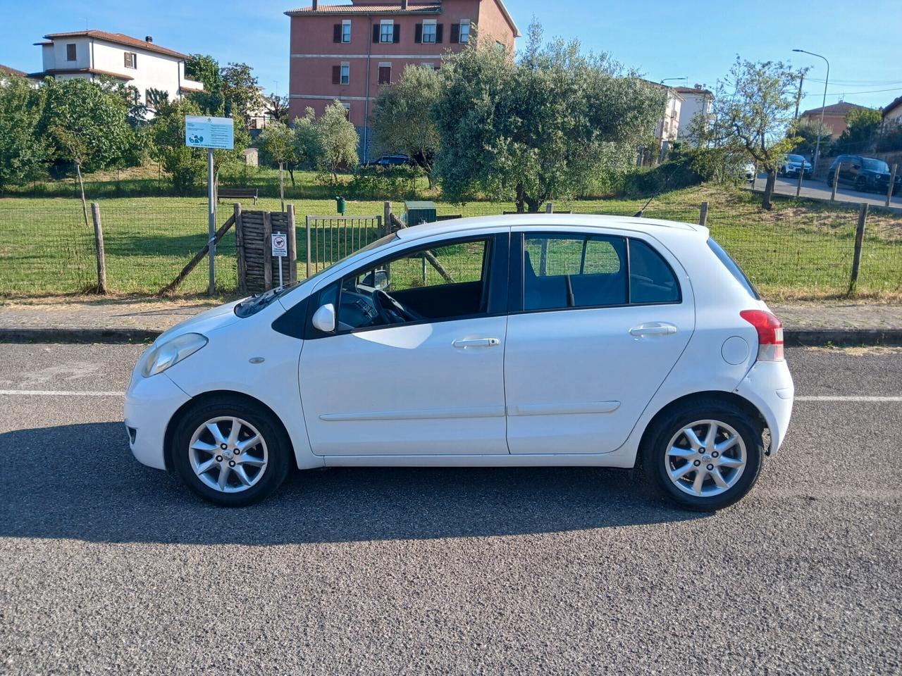 Toyota Yaris 1.0 5 porte Sol GPL