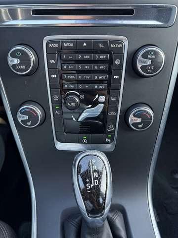 Volvo XC60 XC60 2.4 d4 Momentum awd 190cv geartronic E6B