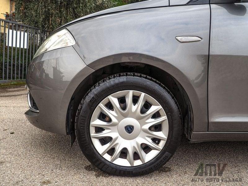 Lancia Ypsilon 1.2 69 CV 24 MESI DI GARANZIA-OK NEOPATENTATI-AUX-USB