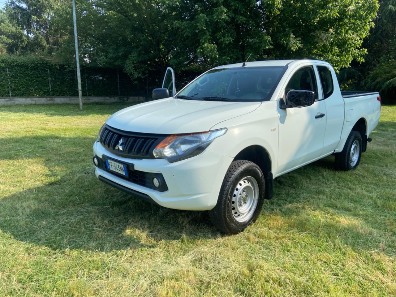 Mitsubishi L200 2.4 DI-D/154CV Club Cab Invite gancio traino