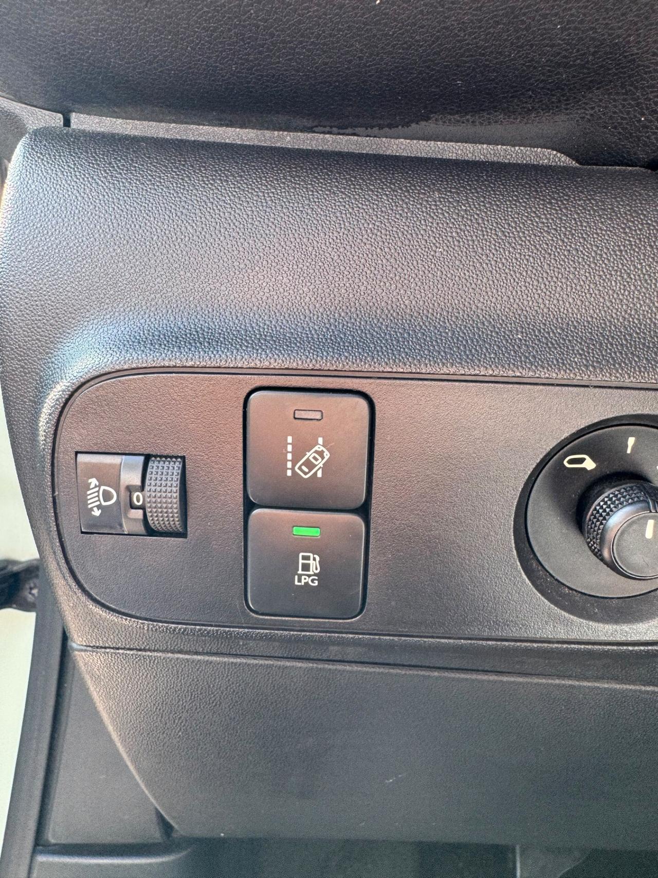 Citroen C3 PureTech 82 GPL Shine EURO 6B