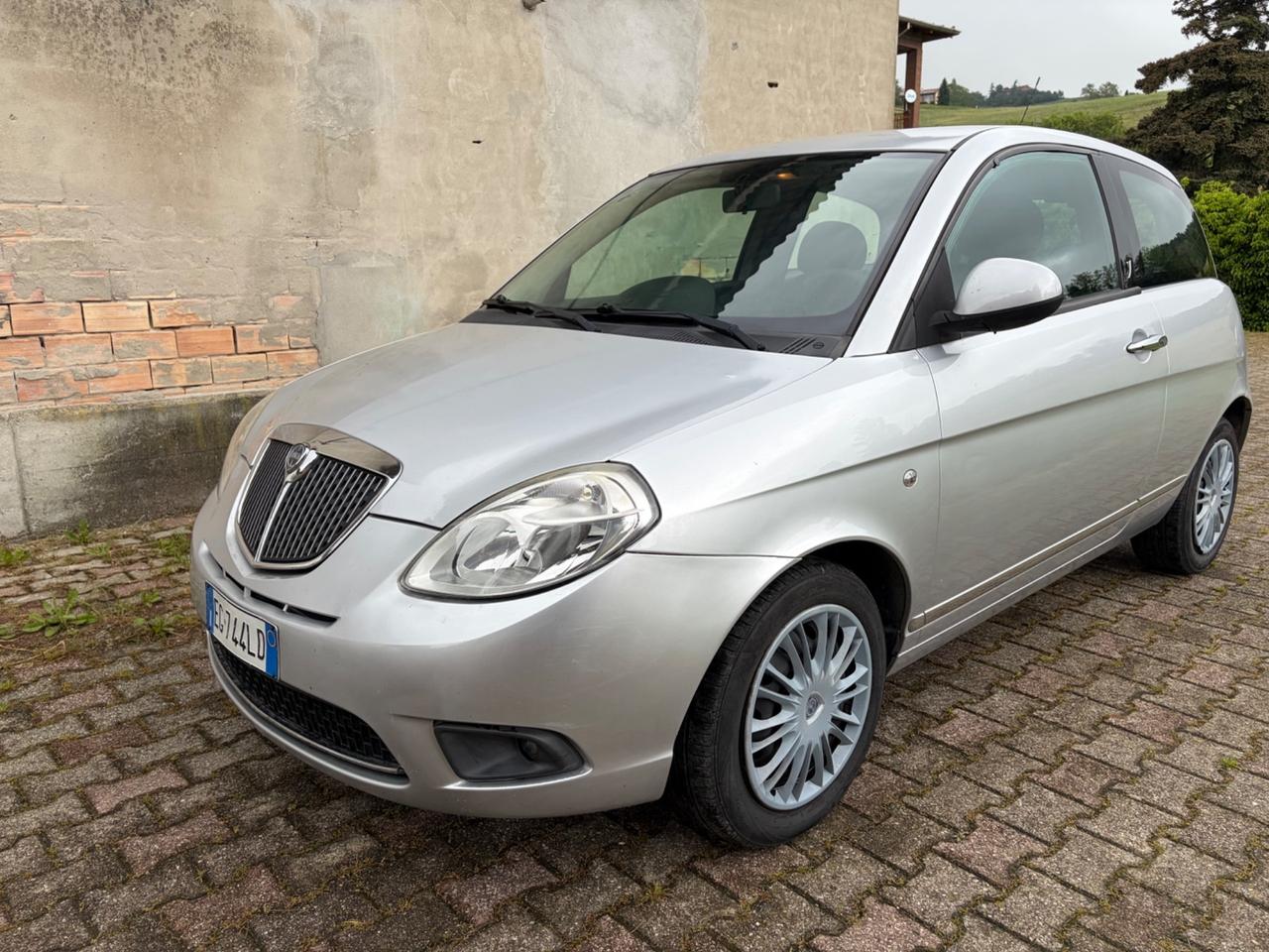 Lancia Ypsilon 1.2 BENZINA 2011