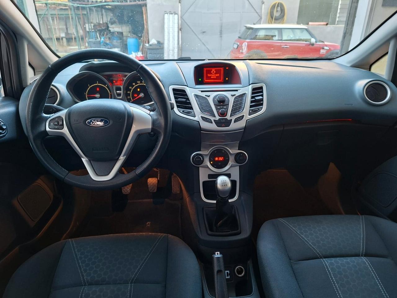 Ford Fiesta 5p 1.4 tdci Titanium, adatta a neop.