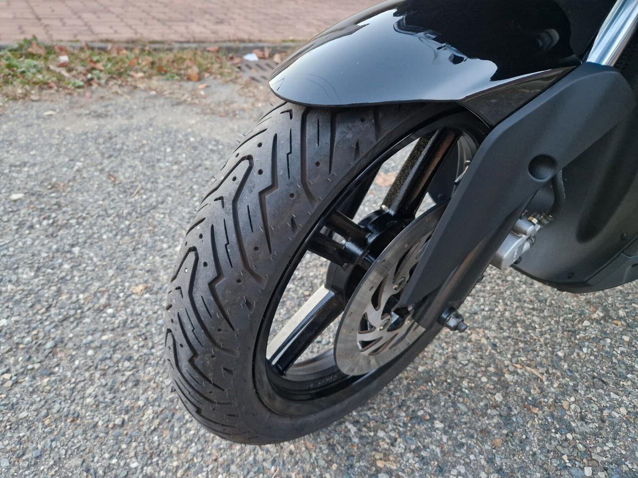 Kymco Agility 200i "SOLO 6.500 km" Parabrezza, Bauletto