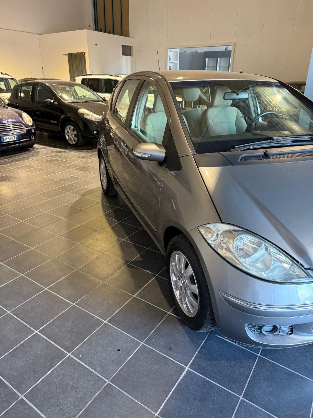 Mercedes A 150 - BENZINA-NEOPATENTATI