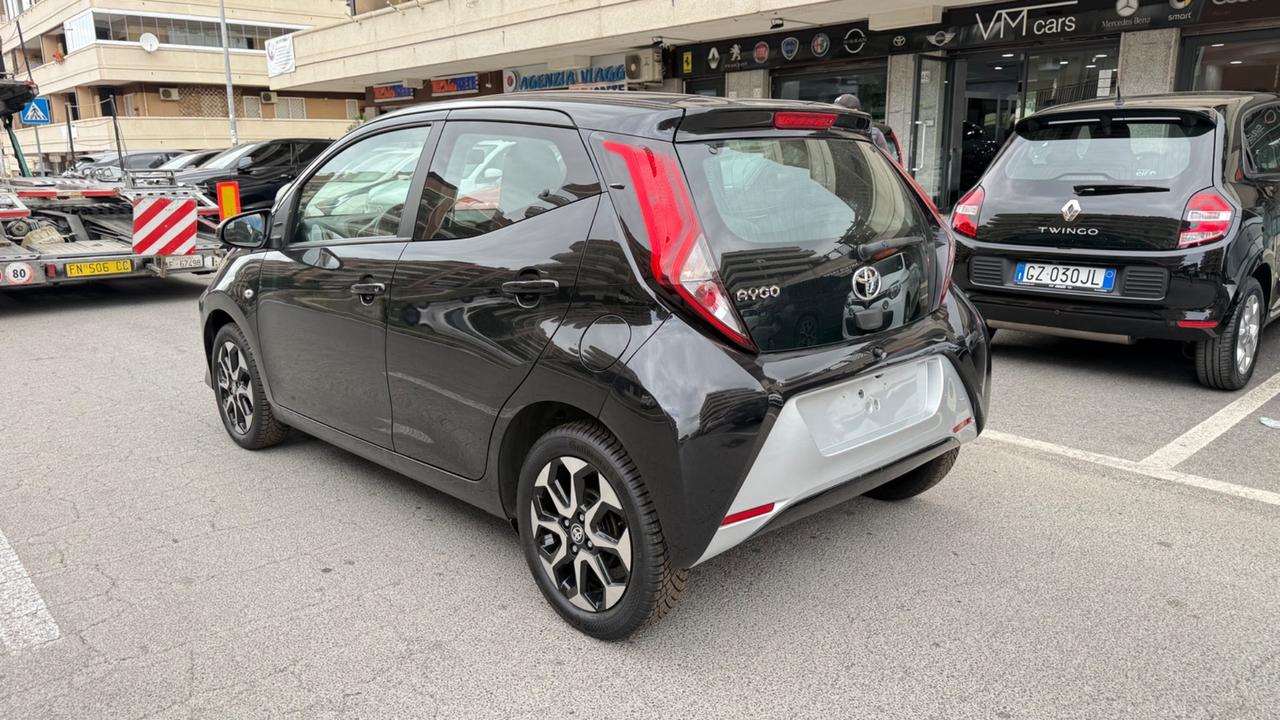 Toyota Aygo Connect 1.0 VVT-i 72 CV 5 porte x-cool LED NAVI CAR PLAY PDC BLUETOOTH CERCHI 16
