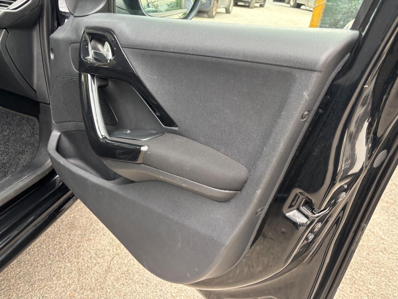 Peugeot 208 1.6 hdi 5 porte OK NEOPATENTATI