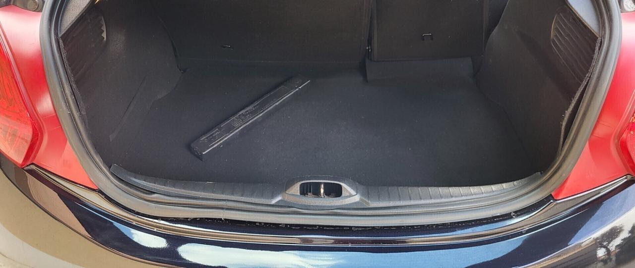 PEUGEOT 208 1,4 HDI-UNICA PROPRIETAR-4 REVISIONI