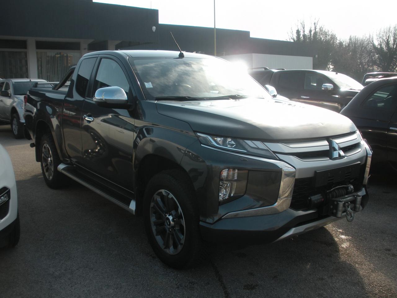 Mitsubishi L200 2.3 D Club Cab 4x4 Super Select Intense