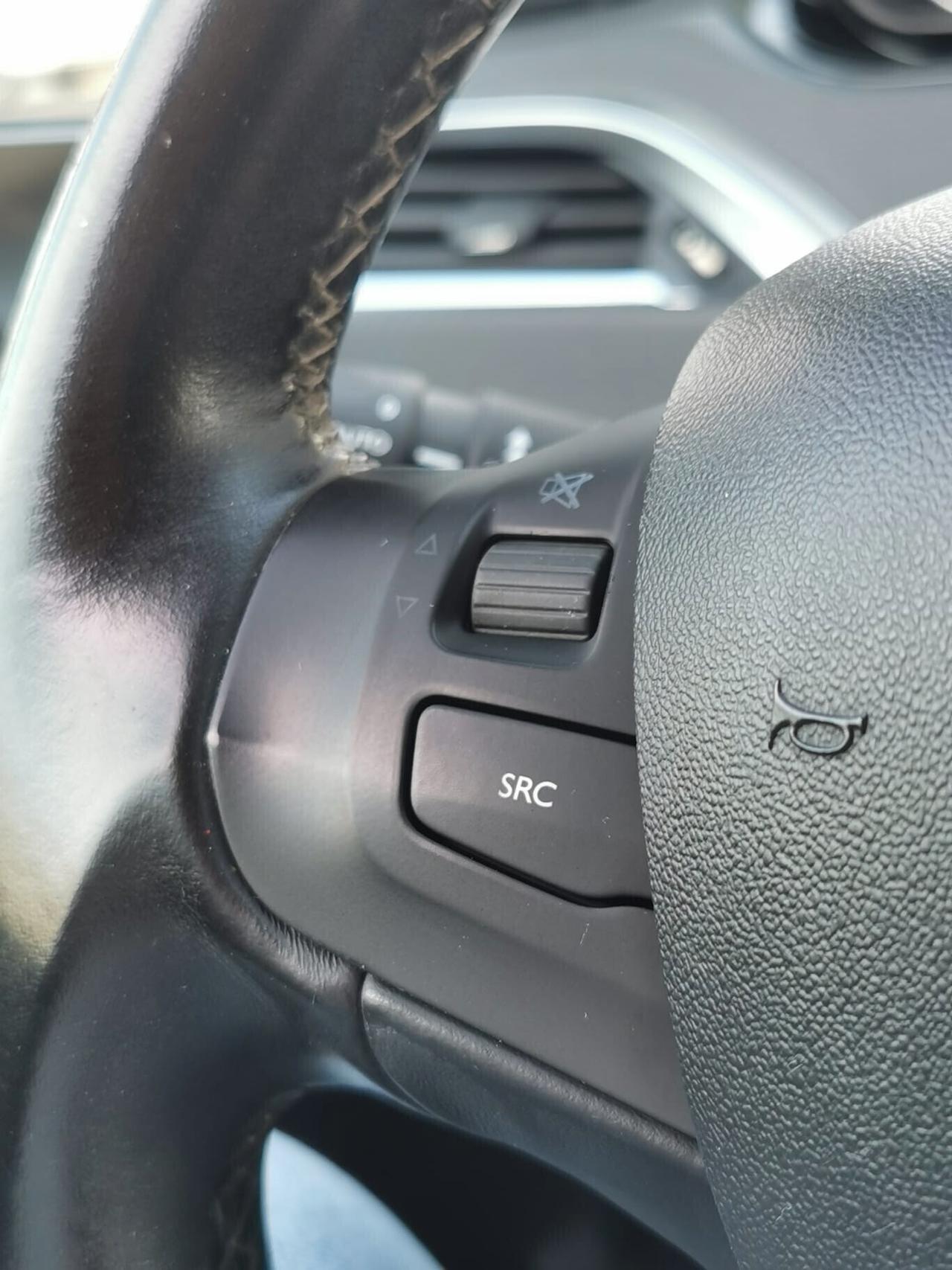 Peugeot 208 BlueHDi 100 5 porte Allure 11/2015