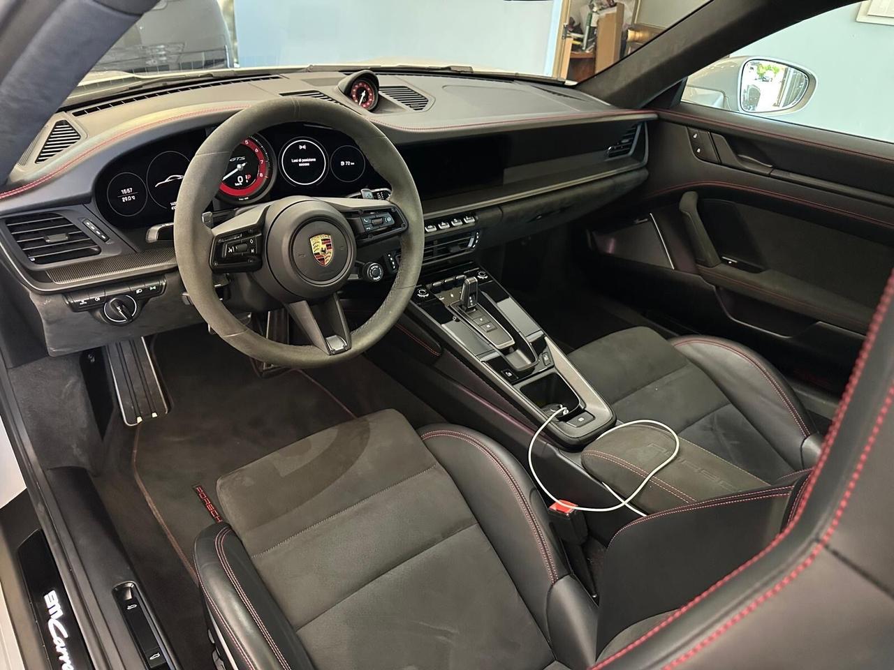 Porsche 911 Carrera 4 GTS