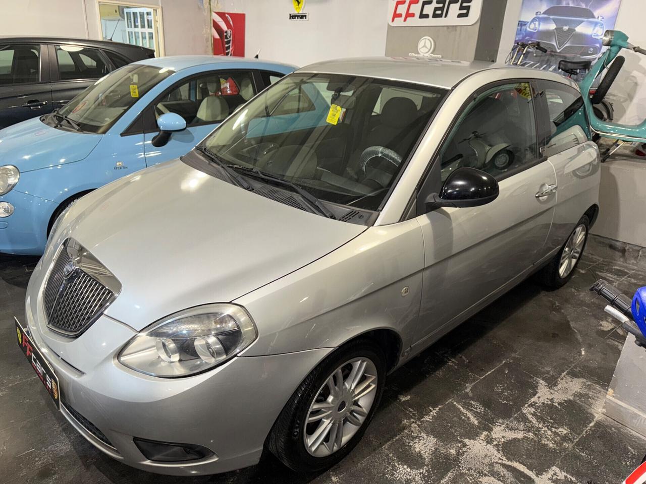 Lancia Ypsilon 1.3 MJT 75 CV Unyca