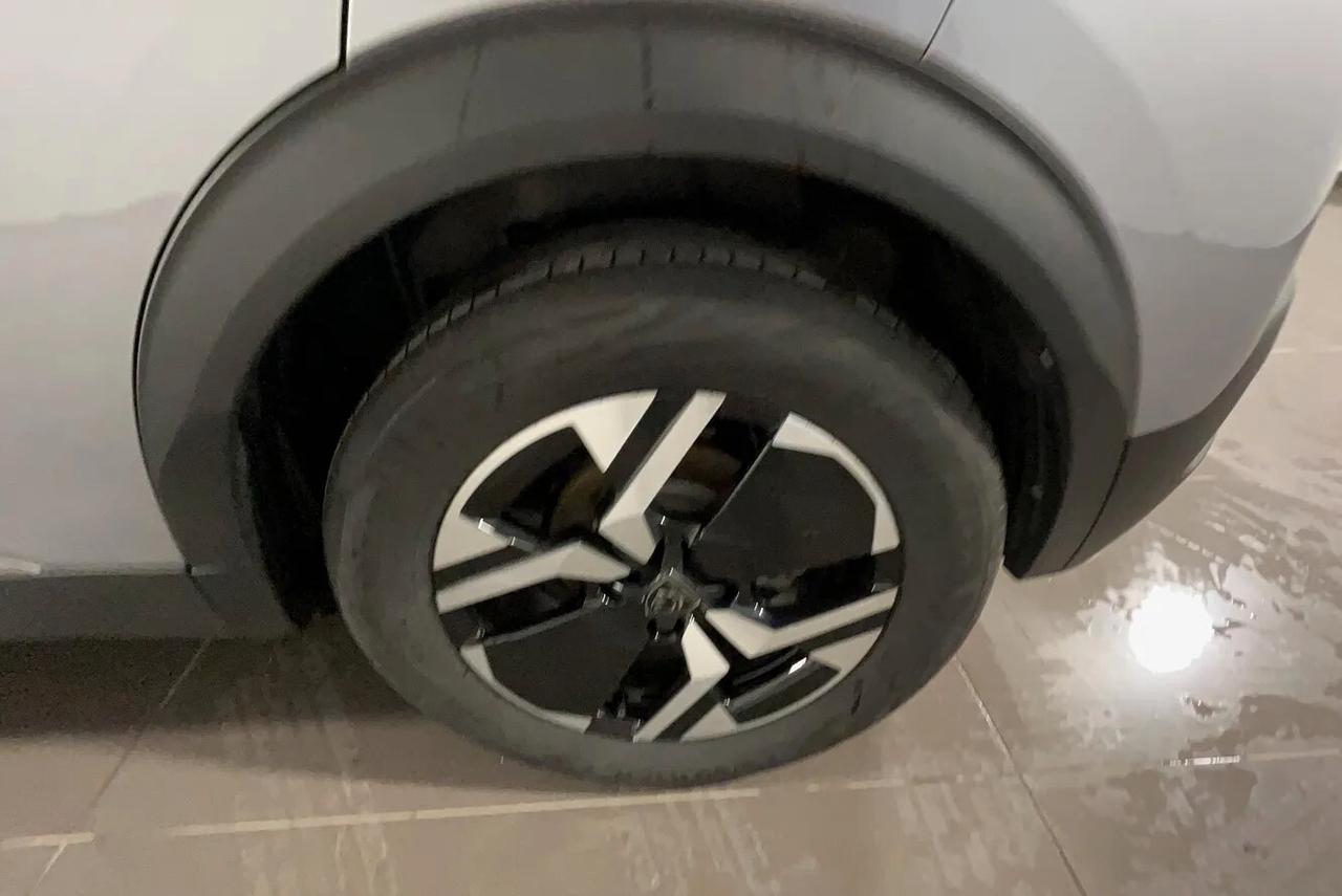 Peugeot 2008 motore elettrico 136 CV Active