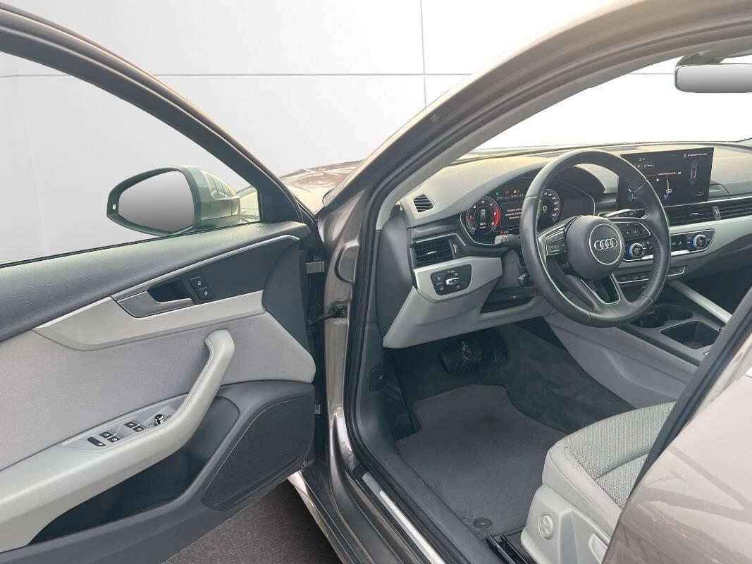 Audi A4 Avant 30 2.0 tdi mhev Business Advanced 136cv s-tronic