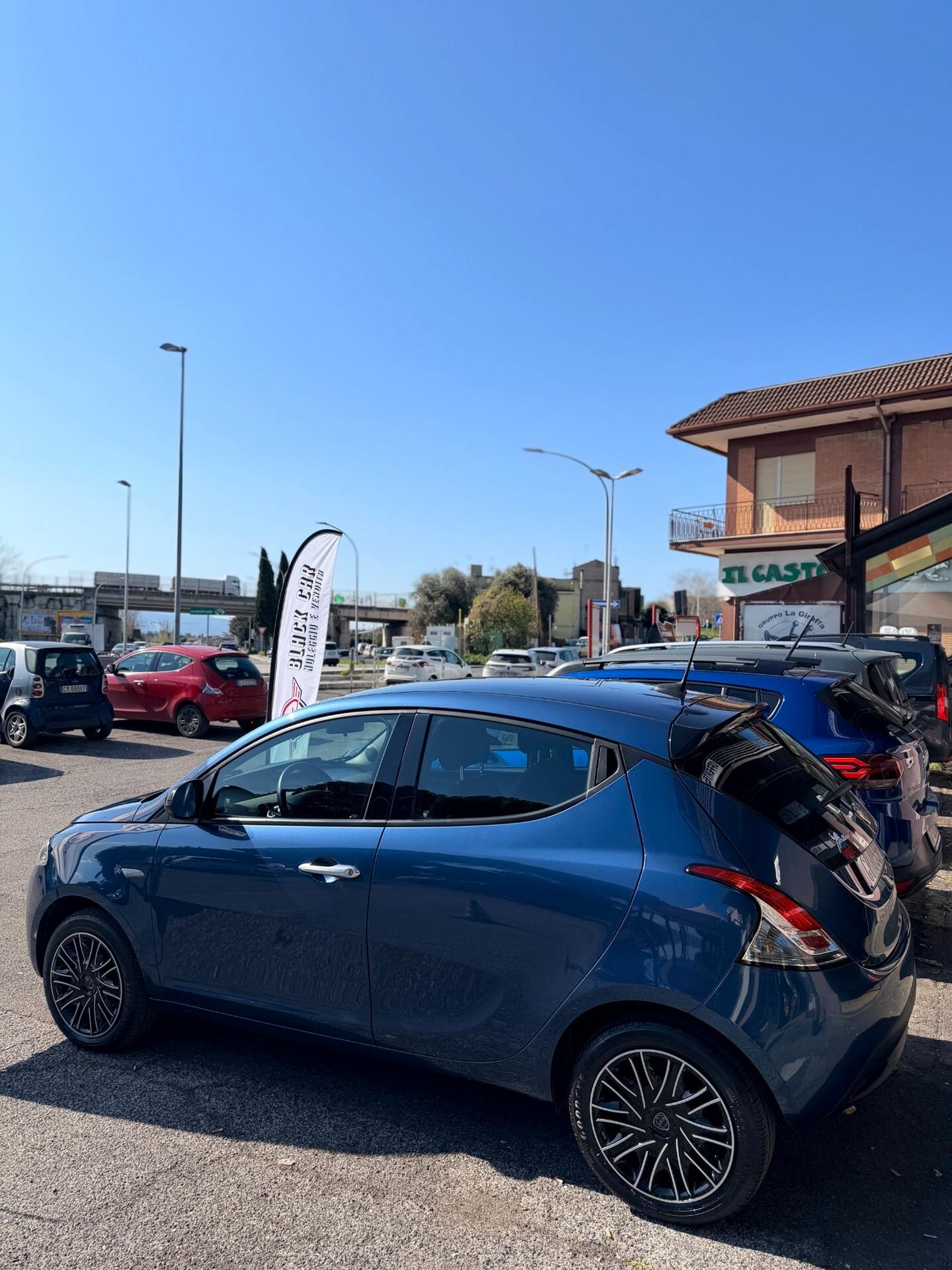 Lancia Ypsilon 1.0 FireFly 5 porte S&S Hybrid Silver