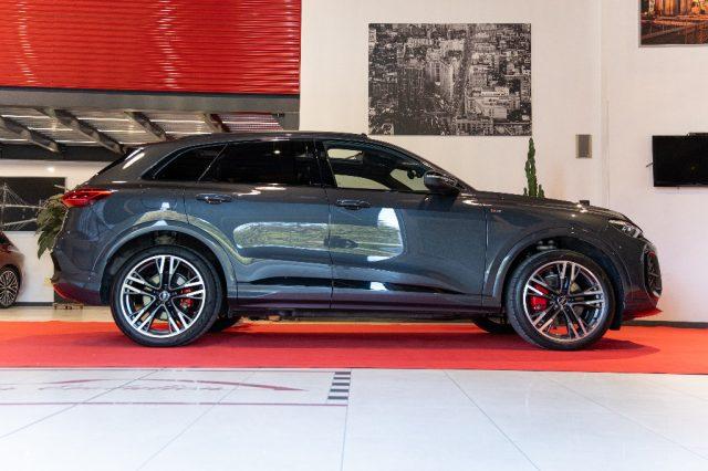 AUDI Q5 TDI 150 kW mHEV+ S tronic quattro S line edition.