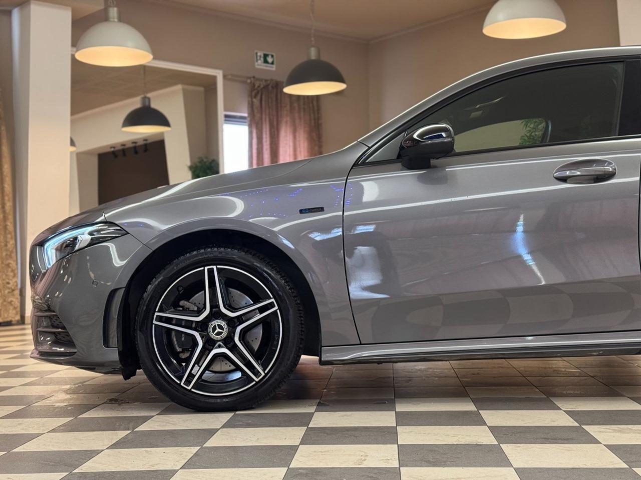 MERCEDES-BENZ A 250 Automatic Premium UniPro Mbux Ambient Light