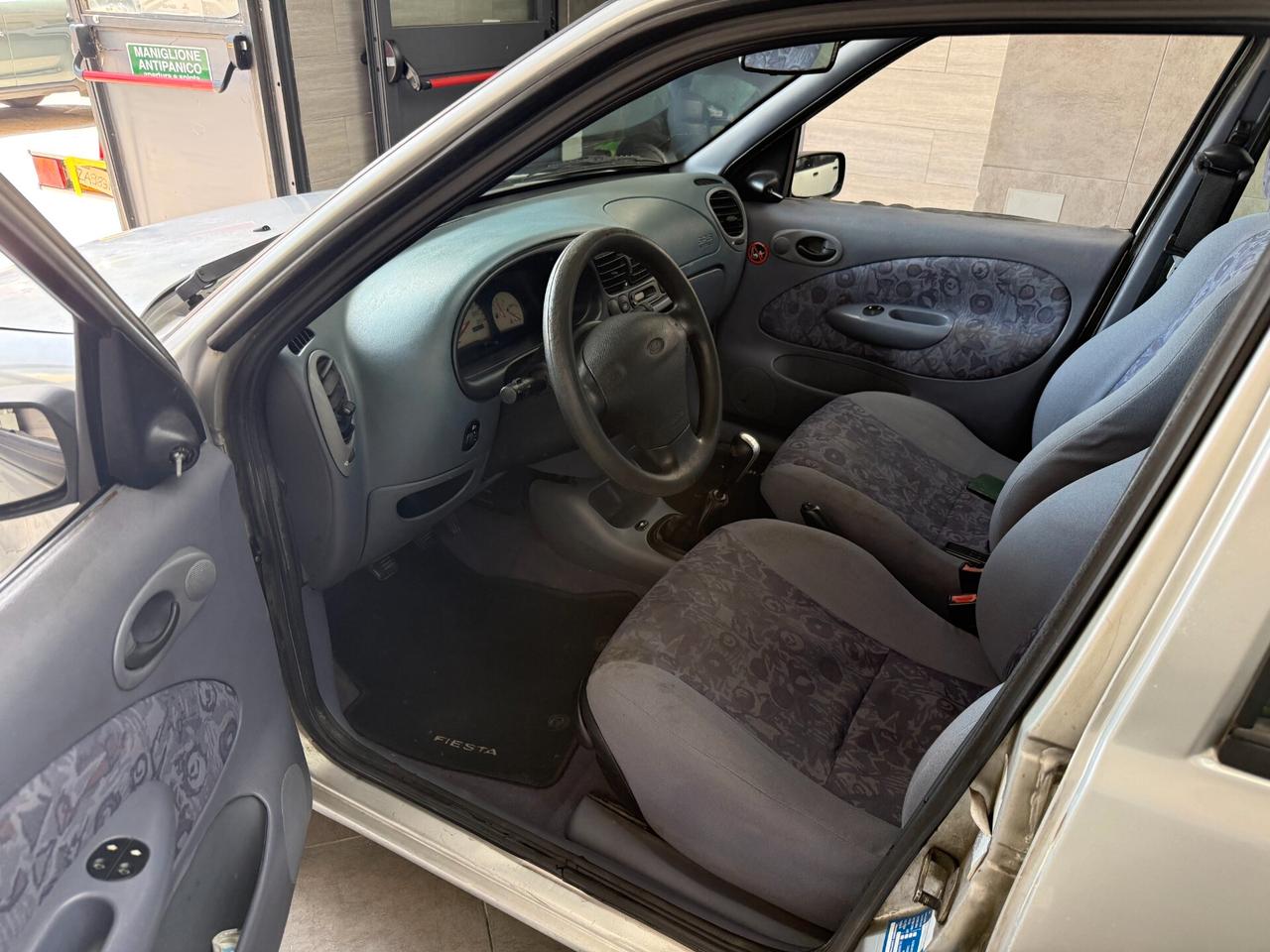 Ford Fiesta 1.2i 16V cat 5 porte Ghia