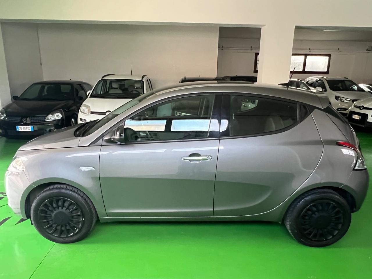 Lancia Ypsilon 1.2 69 CV 5 porte GPL Silver