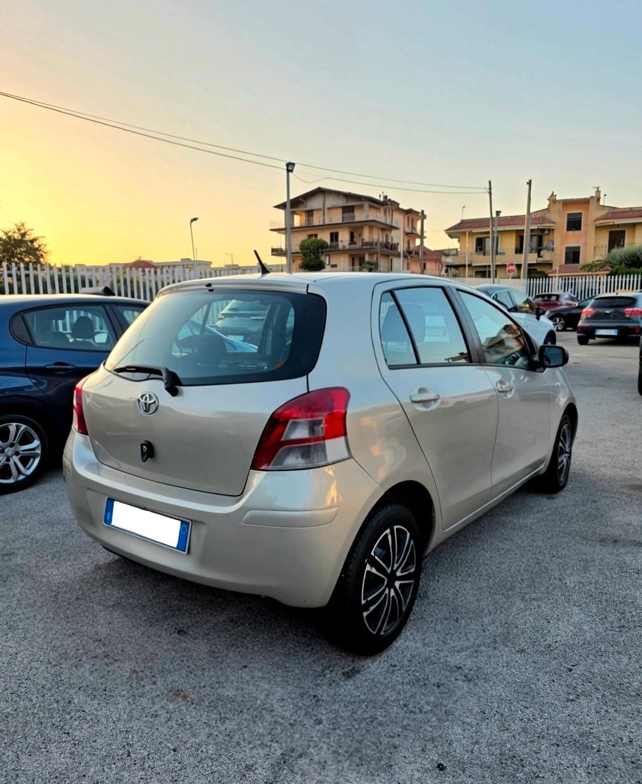 Toyota Yaris 1.0 5 porte Now