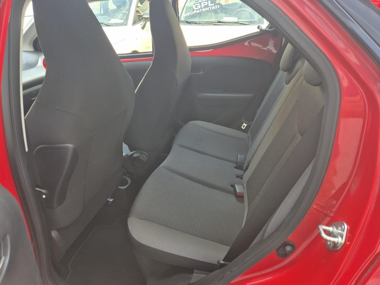 Toyota Aygo 1.0 Connect 5 porte SOLO 3000KM OK NEO