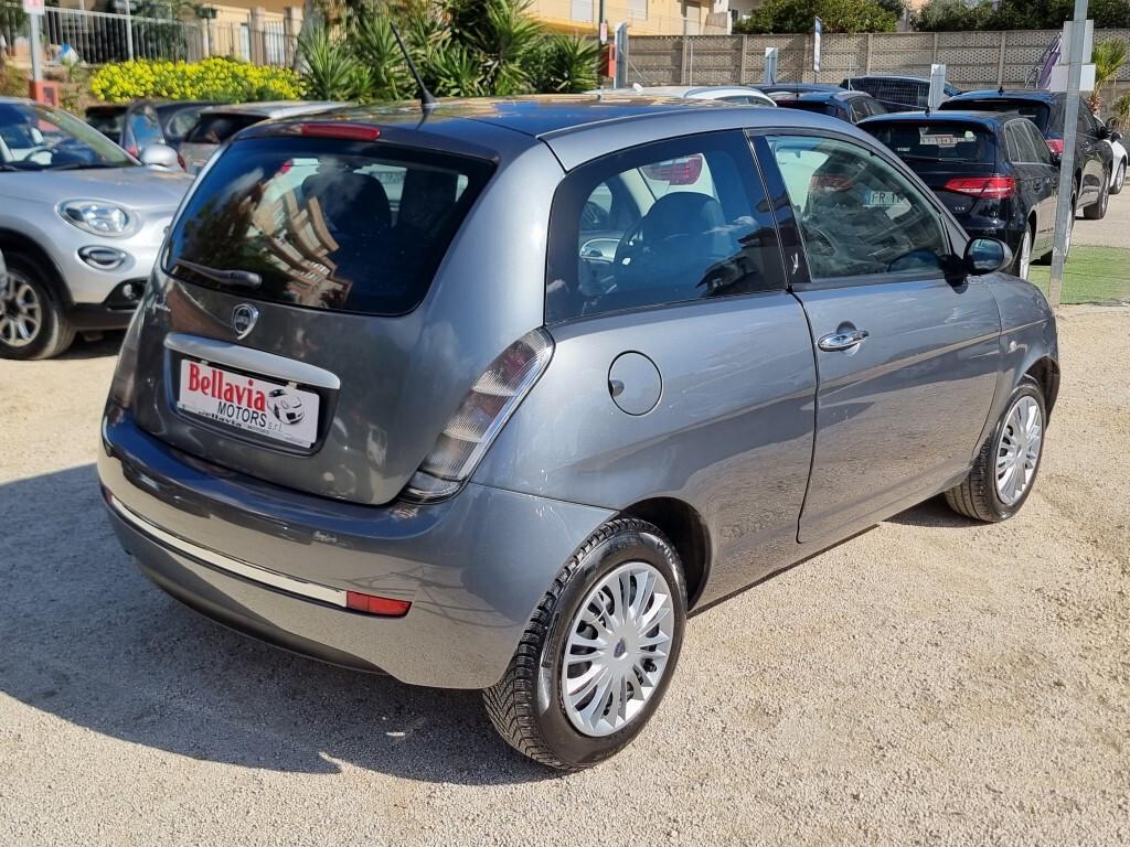 Lancia Ypsilon 1.3 MJT 90 CV Oro