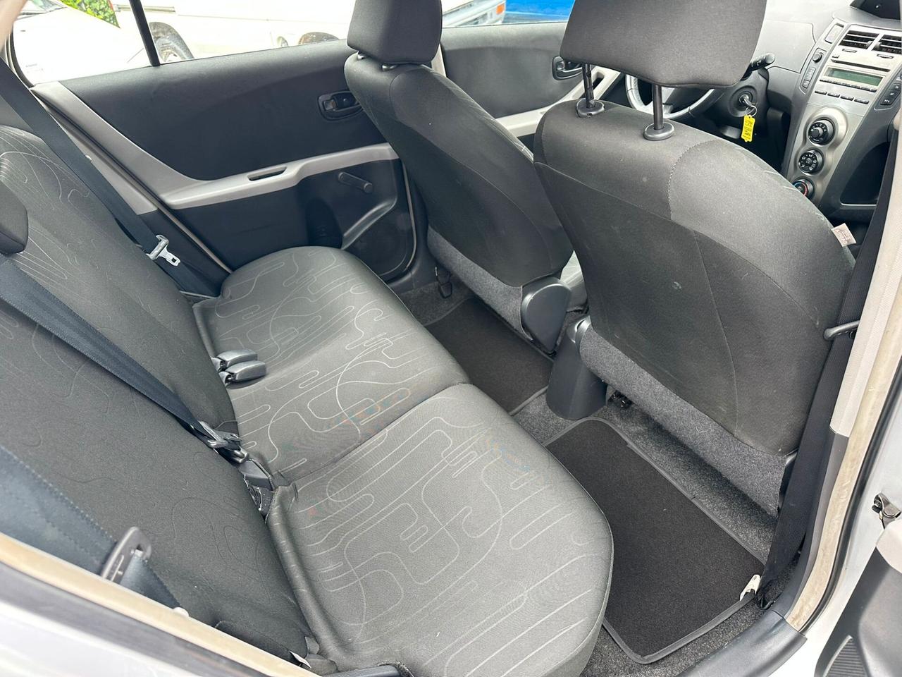 Toyota Yaris 1.0 5 porte Luxury pack