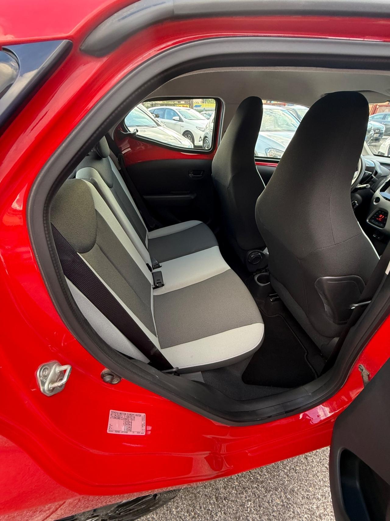 Aygo 1.0 ( 25 mila km ) unipro-automatica-neopatentati
