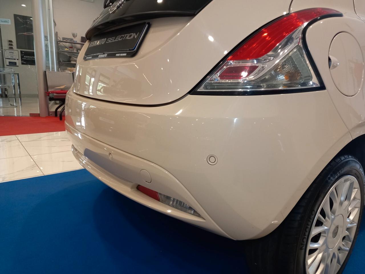 Lancia Ypsilon 1.2 69 CV 5 porte 77000 km Neopatentati