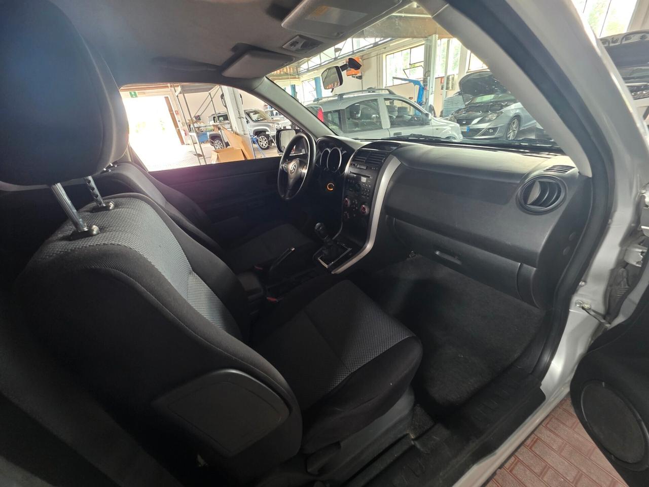 Suzuki Grand Vitara 1.9D 3 porte gancio traino