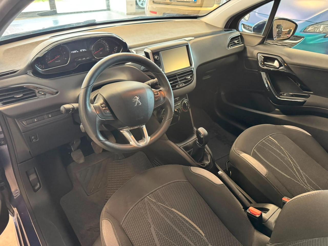 Peugeot 208 1.4 HDi 68 CV 3 porte Allure non e predisposta della cinghia a bagno d'olio