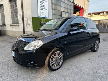 Lancia Ypsilon 1.4 16V Sport MomoDesign