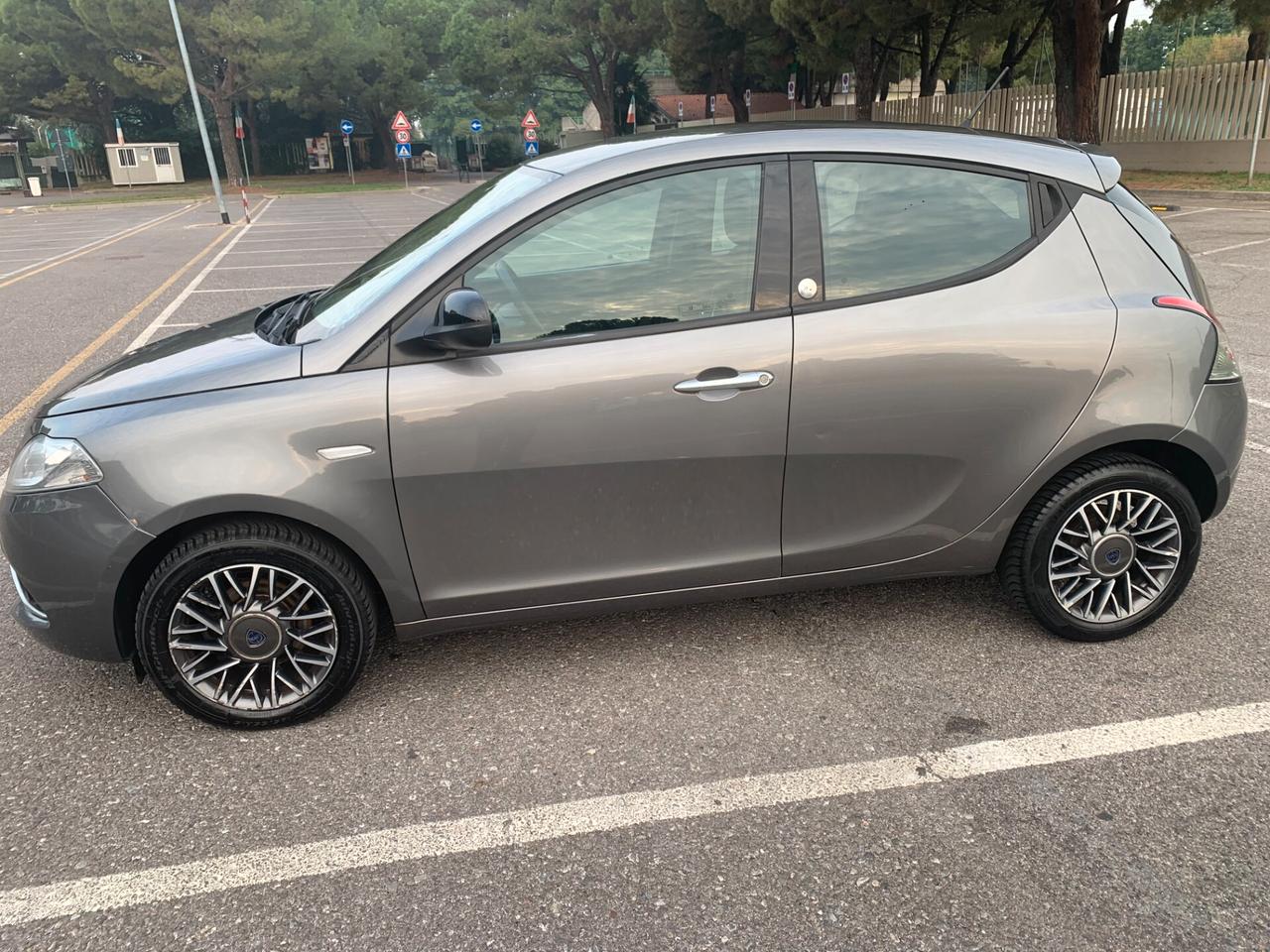Lancia Ypsilon 1.2 69 CV 5 porte GPL Ecochic Gold