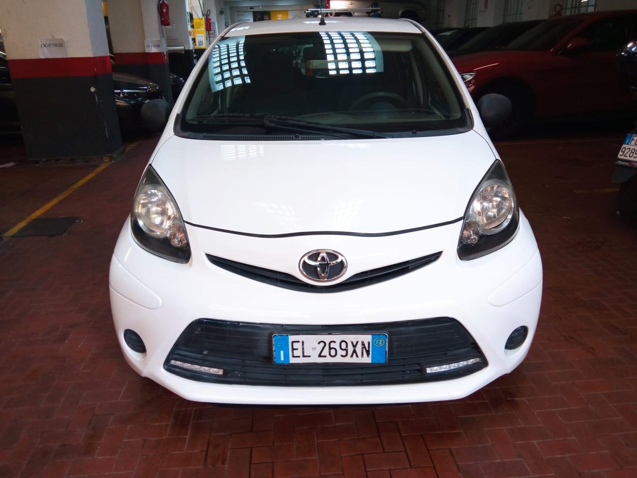 Toyota Aygo 1.0 12V VVT-i 5 porte Cool Soda Connect