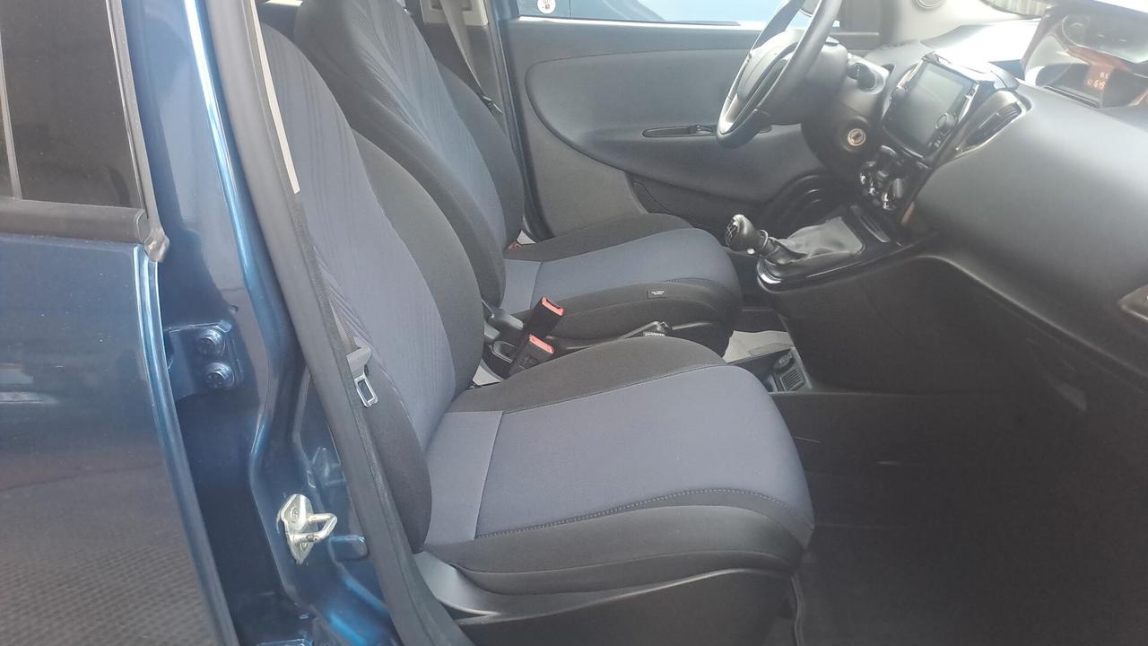 Lancia Ypsilon 1.0 FireFly 5 porte S&S Hybrid Gold