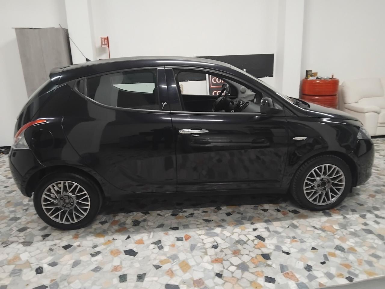 Lancia Ypsilon 0.9 TwinAir 85 CV 5 porte S&S Silver