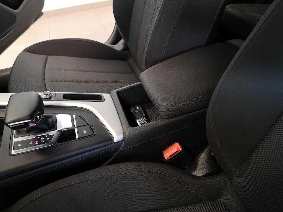 Audi A4 Avant 30 TDI/136 CV S tronic Business Advanced