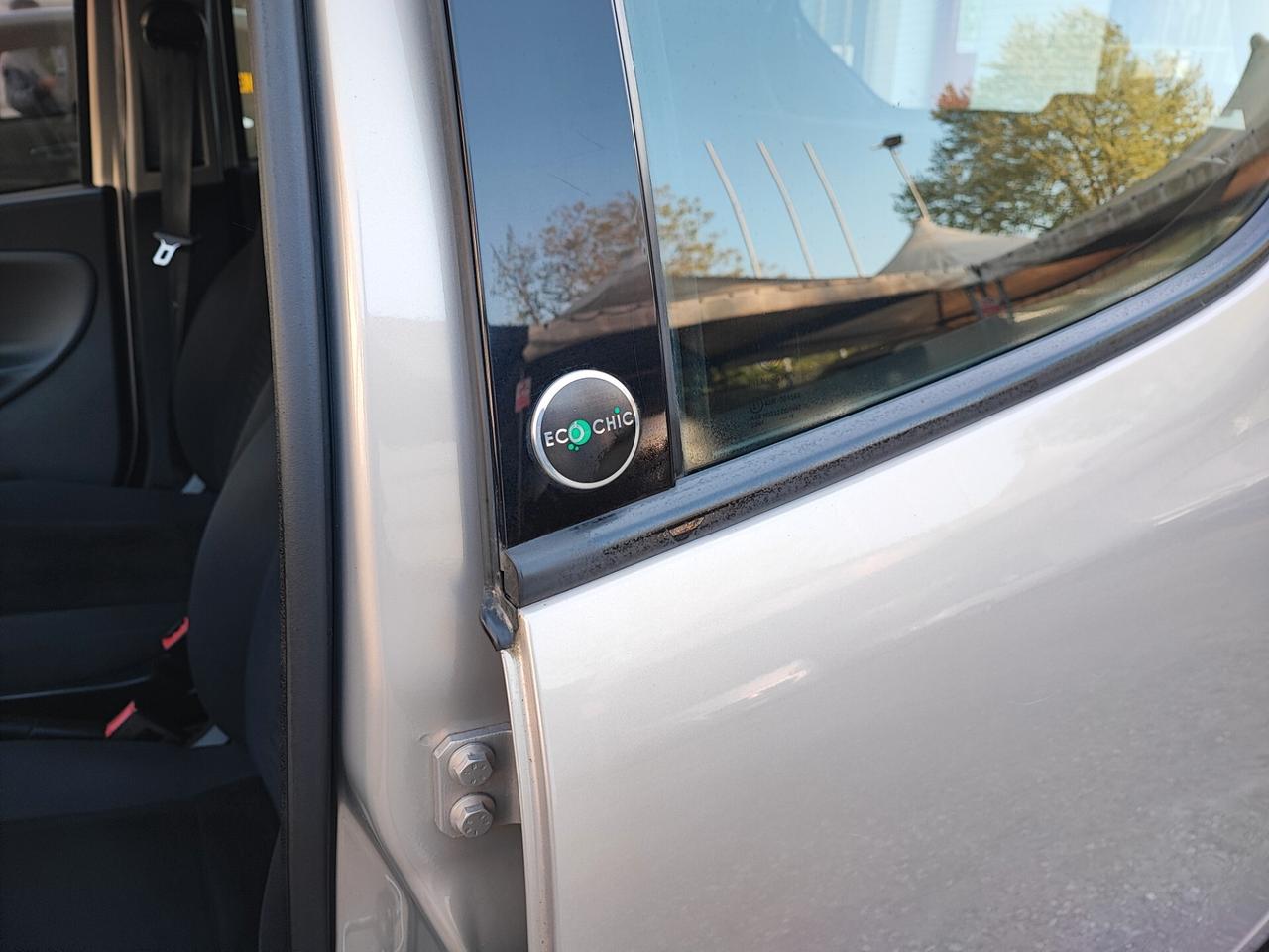 Lancia Ypsilon con 26 Euro 450 km