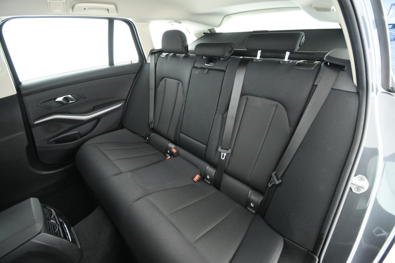 BMW 320d Touring mhev 48V xdrive Business Advantage auto APP CONNECT