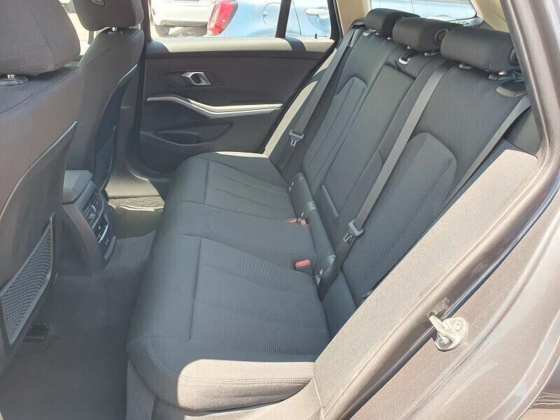 BMW 316d Touring 122 Mild-Hybrid Auto LED KM 6.251