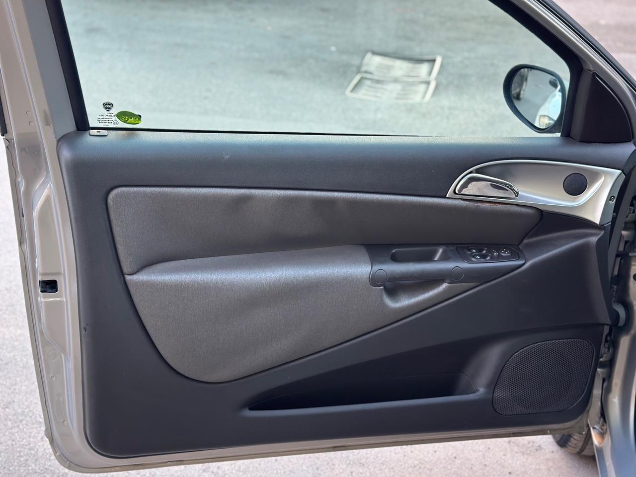 Lancia Ypsilon 1.3 MJT 75 CV ok neopatentati