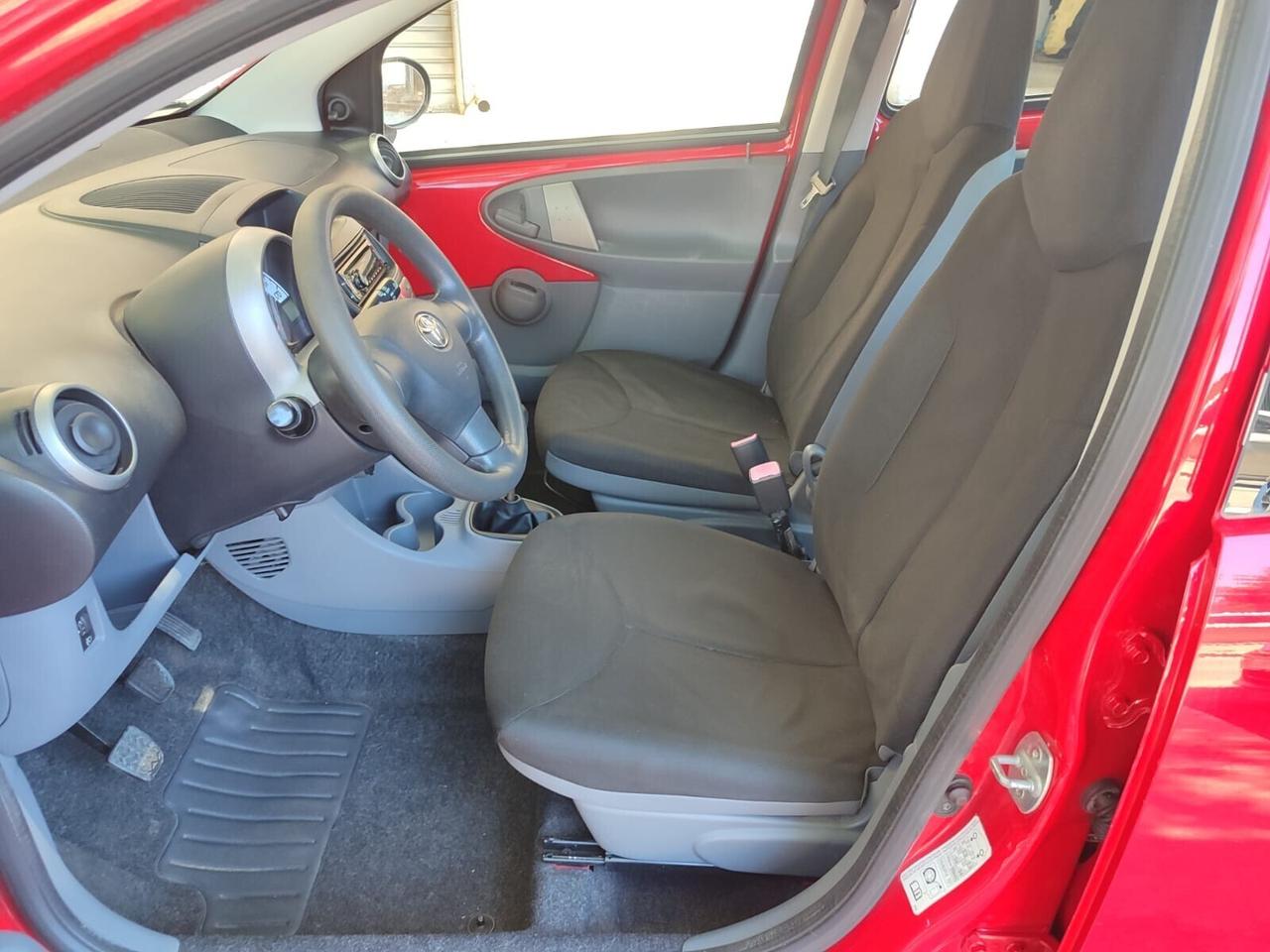 Toyota Aygo 1.0 BENZ 2010!!