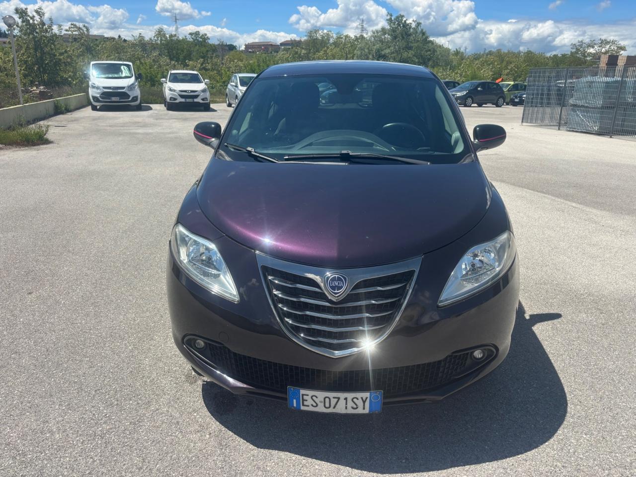 Lancia Ypsilon 0.9 TwinAir 85 CV 5 porte Metano Ecochic Silver