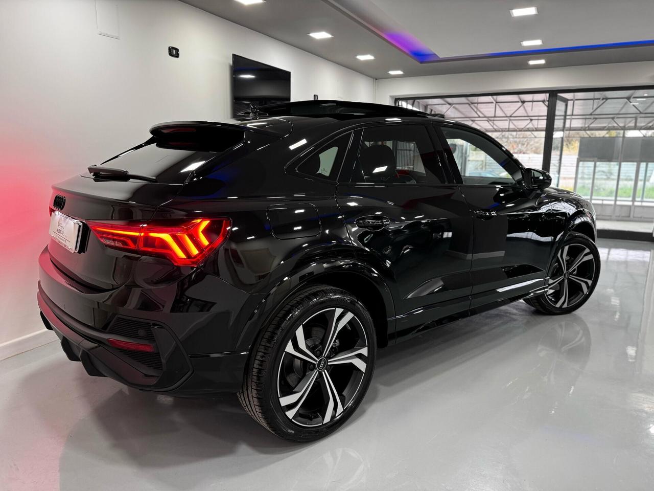 Audi Q3 35 TDI S tronic Identity Black