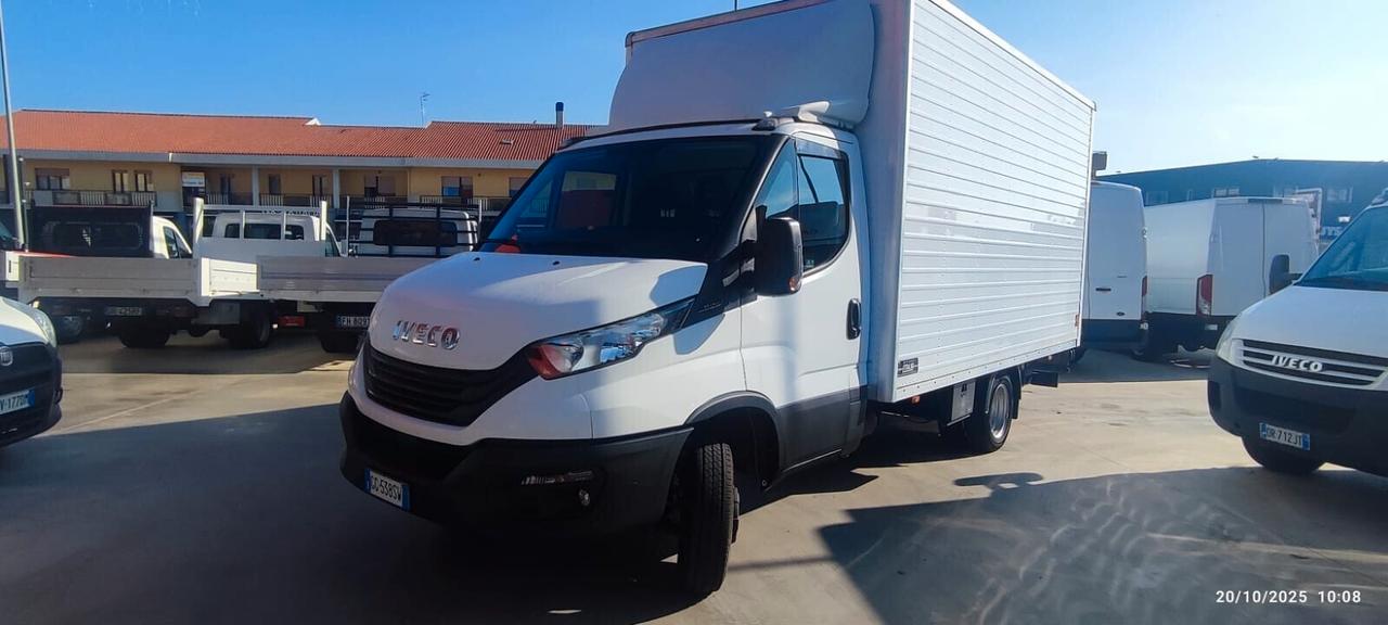 Iveco DAILY con centina e pedana idraulica